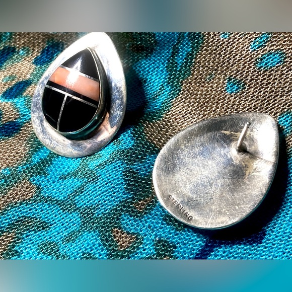 Vintage Native American Sterling Silver Coral And Onyx Inlay Post Earrings - Picture 1 of 16